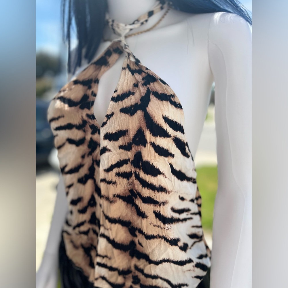 Forever 21 Small Halter Crop Top Tiger Print 👚